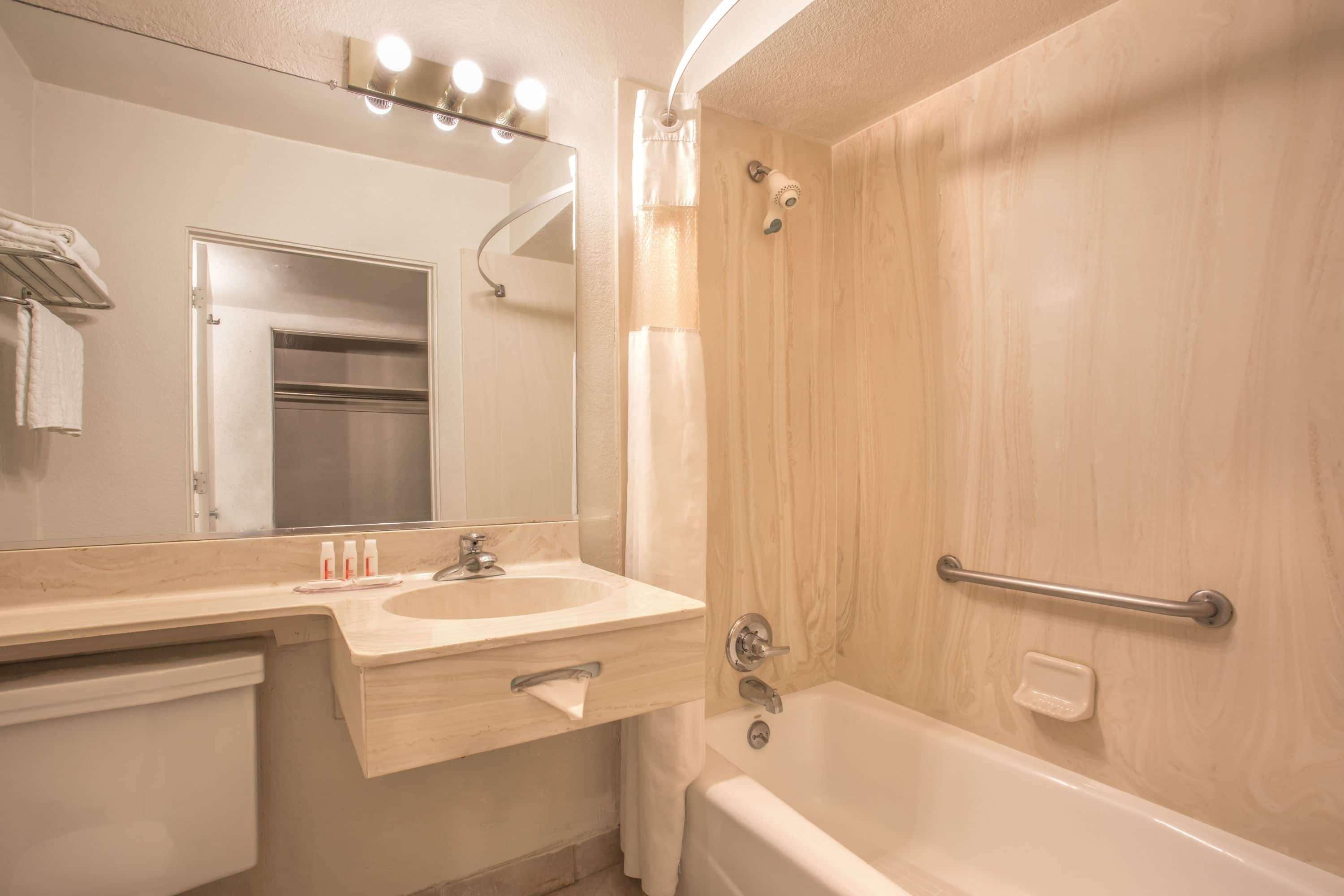 Howard Johnson By Wyndham Phoenix Airport/Downtown Area Dış mekan fotoğraf